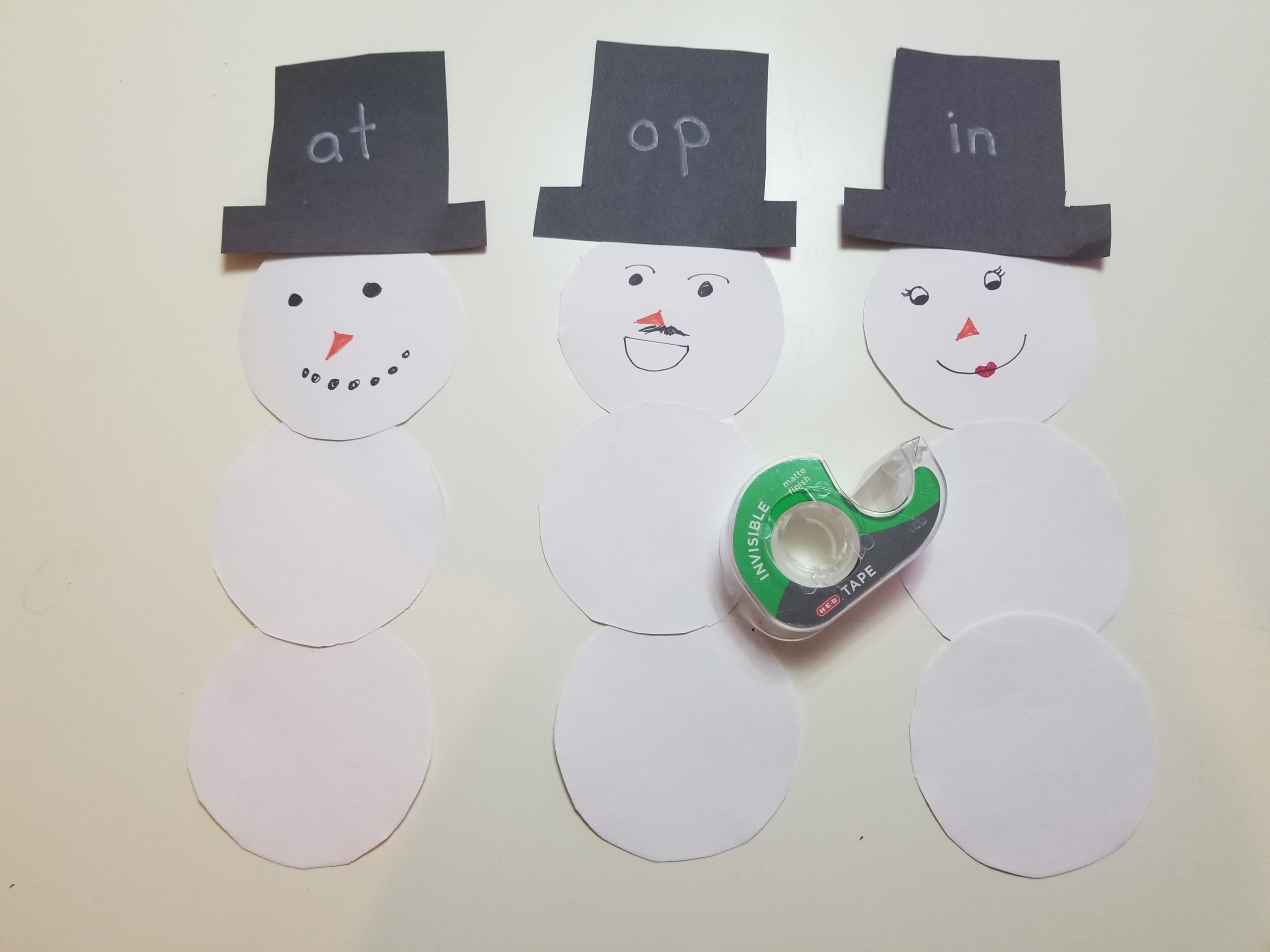 Three paper snowmen 